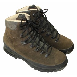 Tactical winter boots with "Vibram" outsole